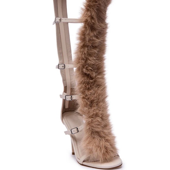 AZALEA WANG JUSTYCE IVORY FUR
GLADIATOR SANDAL 🤏🔥🔥🔥 - Picture 5 of 7
